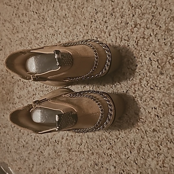 Boots - Picture 2 of 3